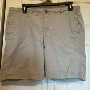 Women’s sz 16 Old Navy Light gray shorts. Front/back pockets. Cotton button/zip